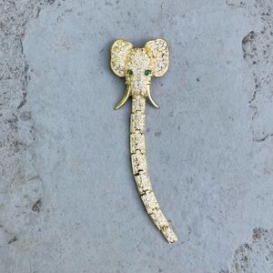 Vintage elephant shoulder brooch